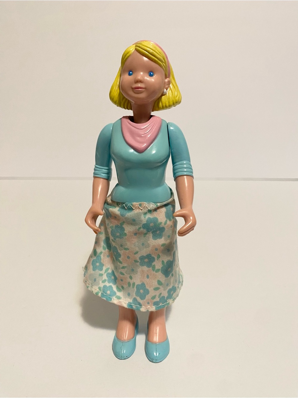 Vintage 1993 Fisher Price Loving Family Dollhouse Mom with Fabric Skirt Toy